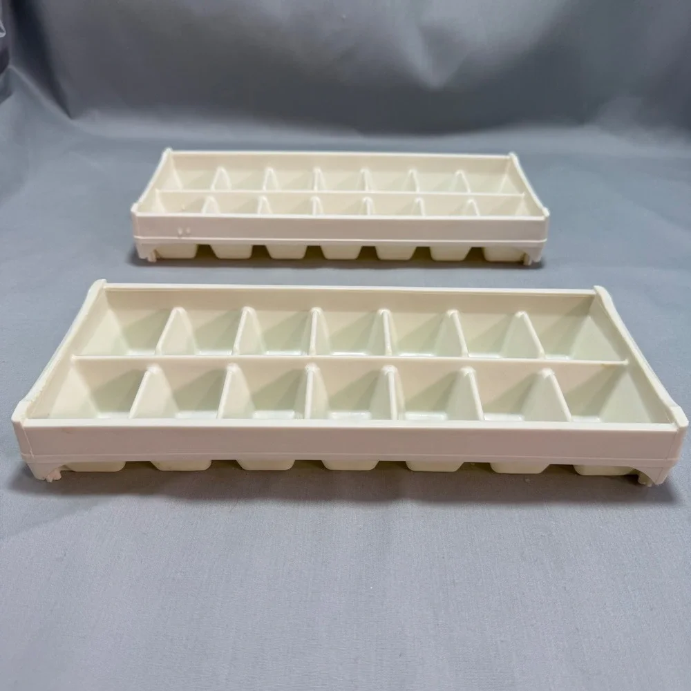 Hotpoint Easy Release Ice Cube Trays Cream Set of 2 Plastic MCM Vintage Kitchen